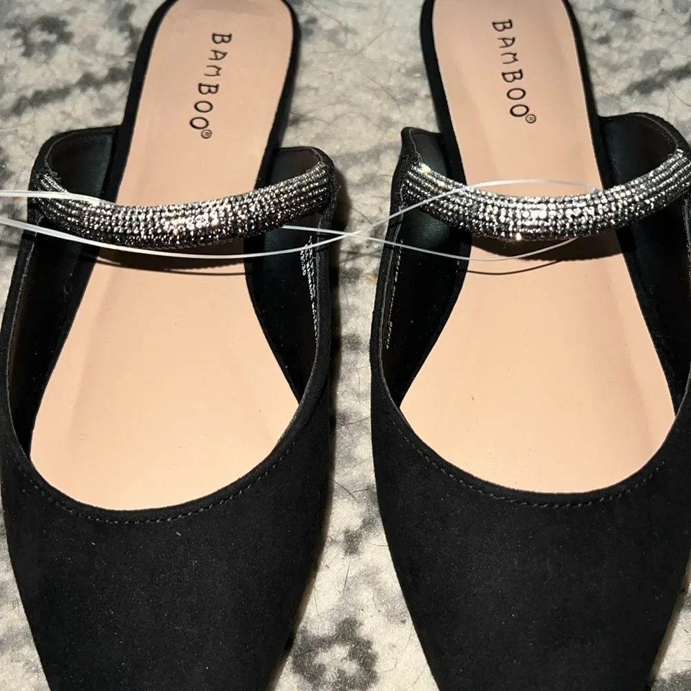 7.5 Bamboo Pointed Slip On with Bedazzled Strap. New without Tags - Picture 3 of 5